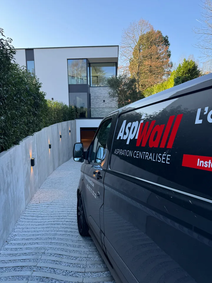 AspiWall-Fahrzeug vor Ort in Belgien